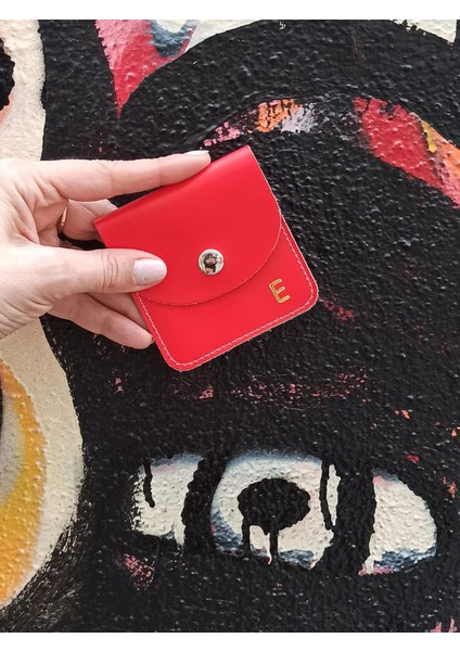 Pinkylola Design-Kare Model E Harfi Kırmızı Deri Gold Harf Detaylı Mini Bozuk Para Cüzdanı
