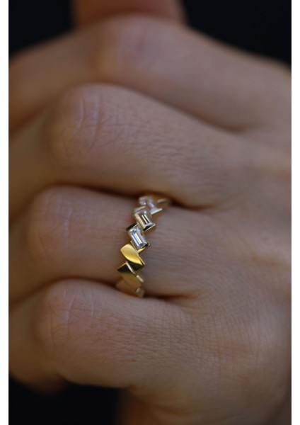 14 Ayar Altın Baget Detaylı Dikdörtgen Dizisi Yüzük modelleri