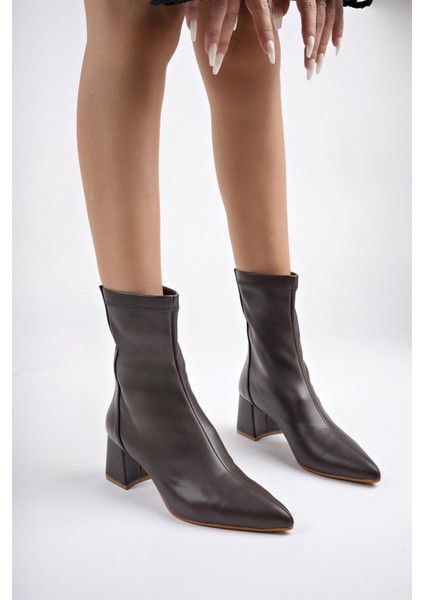 Darja Garantili Sivri Burun Arkadan Fermuarlı Kadın Topuklu Bot indirimleri