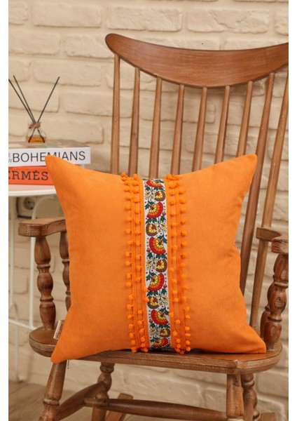 Çiçek Motifli ve Ponpon Detaylı Dekoratif Kırlent KILIFI,K-398