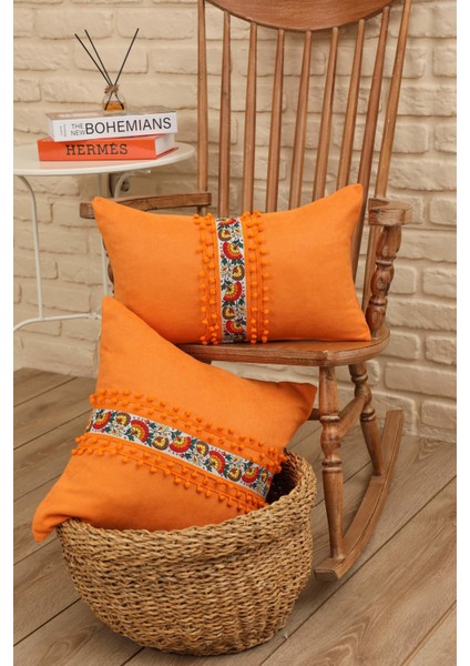 Çiçek Motifli ve Ponpon Detaylı Dekoratif Kırlent KILIFI,K-398
