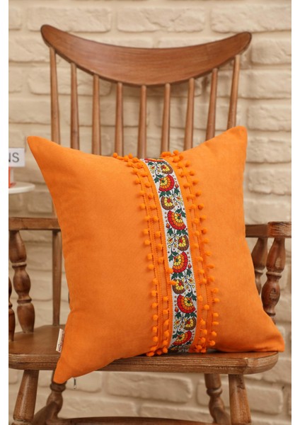 Çiçek Motifli ve Ponpon Detaylı Dekoratif Kırlent KILIFI,K-398