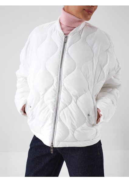 Kadın Beyaz Formunu Koruyan Oversize Mont fiyatları