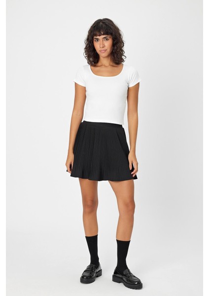U Yaka Slim Fit Crop T-Shirt (B24-0096)