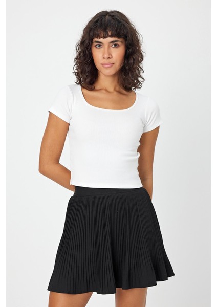 U Yaka Slim Fit Crop T-Shirt (B24-0096)