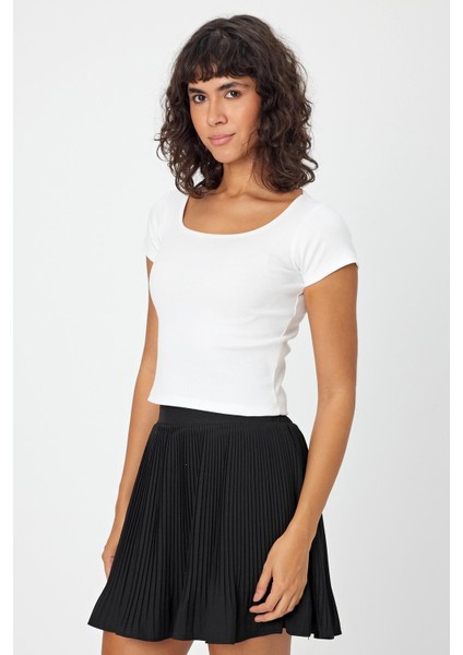 U Yaka Slim Fit Crop T-Shirt (B24-0096)
