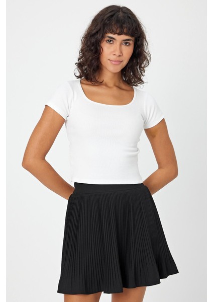 U Yaka Slim Fit Crop T-Shirt (B24-0096)