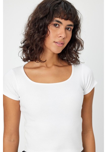 U Yaka Slim Fit Crop T-Shirt (B24-0096)