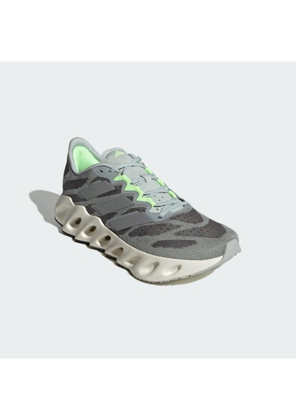 Performance ID2635 Switch FWD Running Shoes