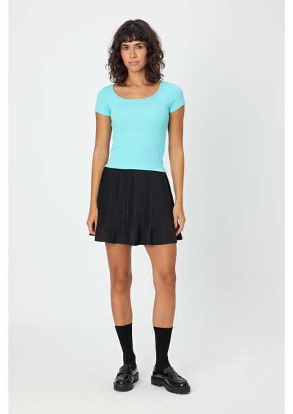 U Yaka Slim Fit Crop T-Shirt (B24-0096)