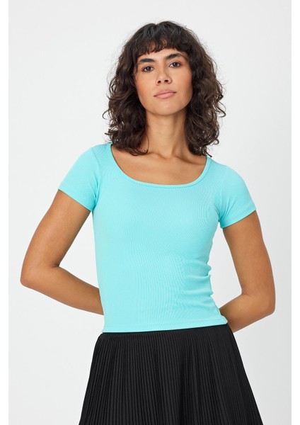 U Yaka Slim Fit Crop T-Shirt (B24-0096)