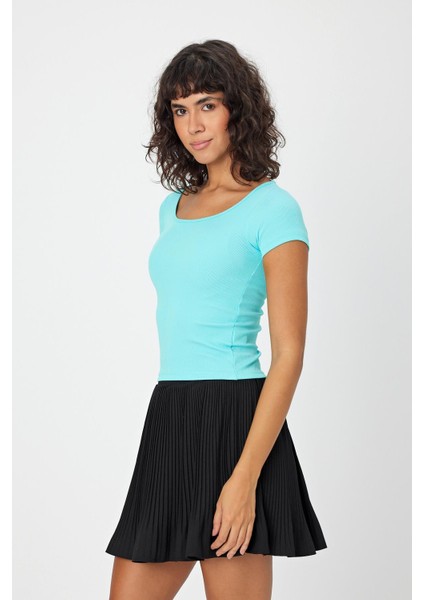 U Yaka Slim Fit Crop T-Shirt (B24-0096)