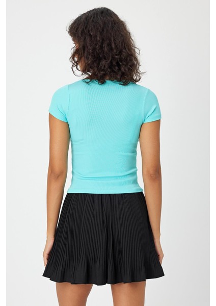 U Yaka Slim Fit Crop T-Shirt (B24-0096)