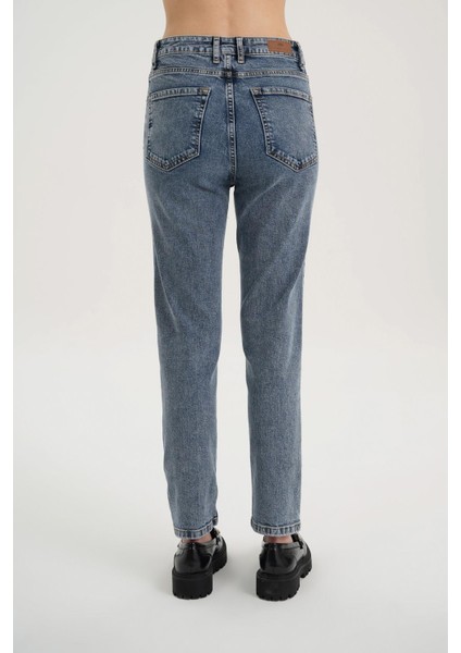 Orta Mavi Yüksek Bel Patı Fermuarlı Slim Fit Mom Jean Pantolon C 4932-005 fırsatları
