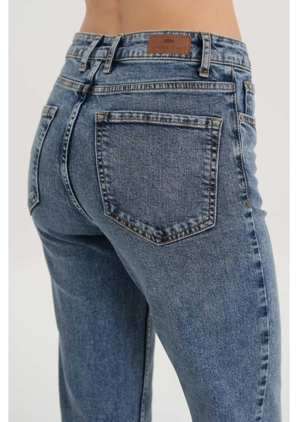 Orta Mavi Yüksek Bel Patı Fermuarlı Slim Fit Mom Jean Pantolon C 4932-005 indirimleri
