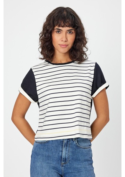 Çizgili Lacivert Crop T-Shirt (B21-326 00) modelleri