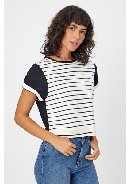 Çizgili Lacivert Crop T-Shirt (B21-326 00) fırsatları