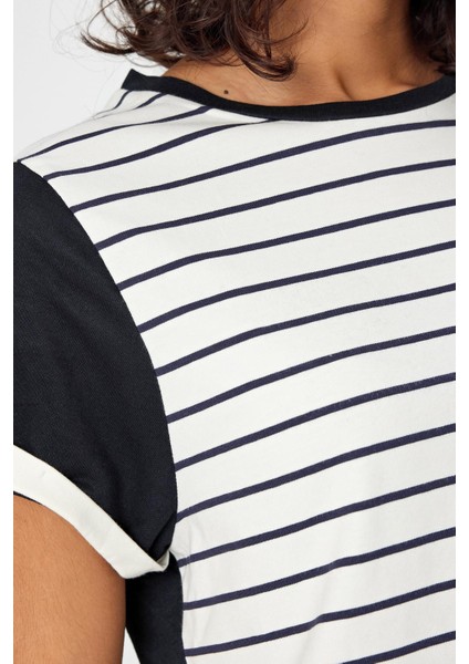 Çizgili Lacivert Crop T-Shirt (B21-326 00) indirimleri
