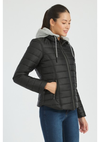 Kadın Siyah Çıkarılabilir Kapüşonlu Şişme Mont