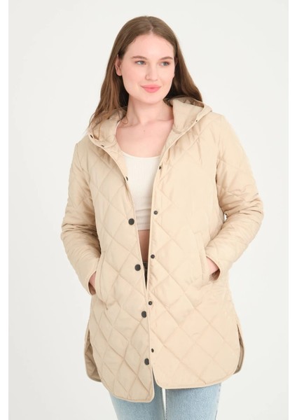 Kadın Kapüşonlu Oversize Kapitone Kumaşlı Yırtmaçlı Mont