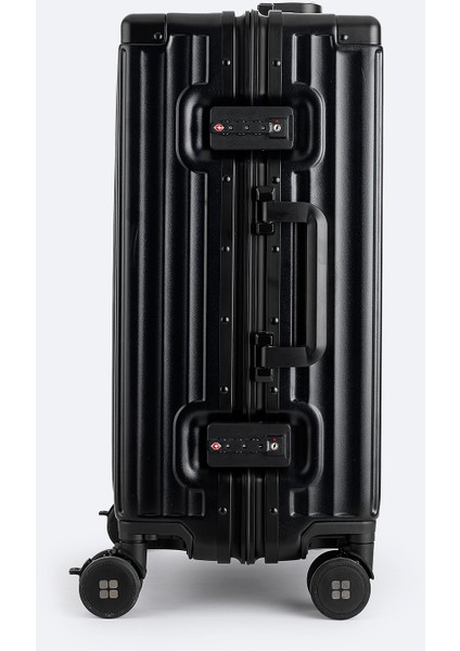 Erkek Siyah Polipropilen Laptop Bölmeli USB Sarj Özellikli Küçük Boy Bavul B008109