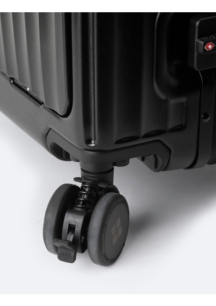 Erkek Siyah Polipropilen Laptop Bölmeli USB Sarj Özellikli Küçük Boy Bavul B008109