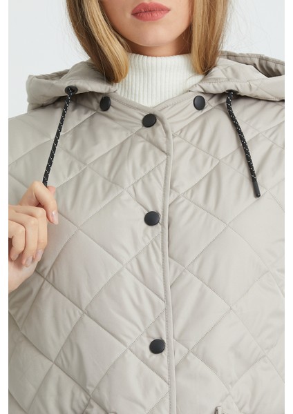 Kadın Kapüşonlu Oversize Kapitone Kumaşlı Yıtmaçlı Uzun Yelek modelleri