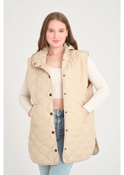 Kadın Kapüşonlu Oversize Kapitone Kumaşlı Yırtmaçlı Yelek