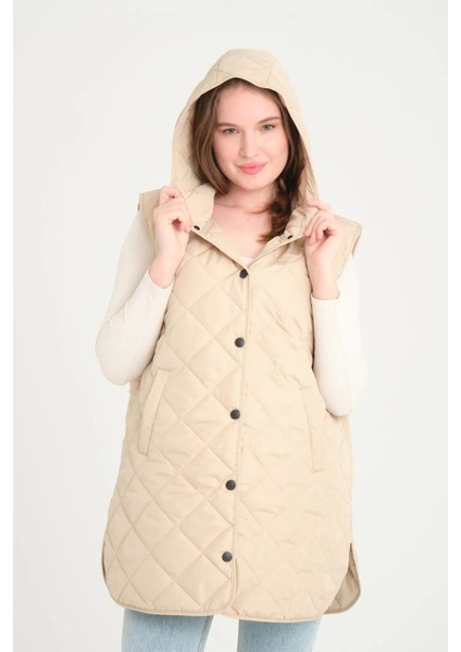 Kadın Kapüşonlu Oversize Kapitone Kumaşlı Yırtmaçlı Yelek