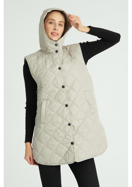 Kadın Kapüşonlu Oversize Kapitone Kumaşlı Yırtmaçlı Yelek modelleri