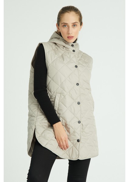 Kadın Kapüşonlu Oversize Kapitone Kumaşlı Yırtmaçlı Yelek fırsatları