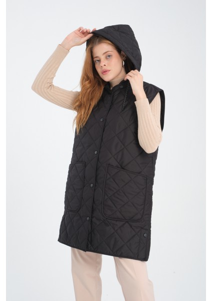 Kadın Çıkarılabilir Kapüşonlu Oversize Kapitone Kumaşlı Yırtmaçlı Yelek