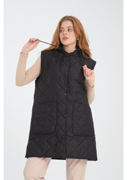 Kadın Çıkarılabilir Kapüşonlu Oversize Kapitone Kumaşlı Yırtmaçlı Yelek