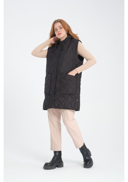 Kadın Çıkarılabilir Kapüşonlu Oversize Kapitone Kumaşlı Yırtmaçlı Yelek