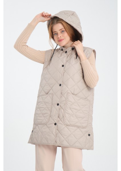 Kadın Çıkarılabilir Kapüşonlu Oversize Kapitone Kumaşlı Yırtmaçlı Yelek