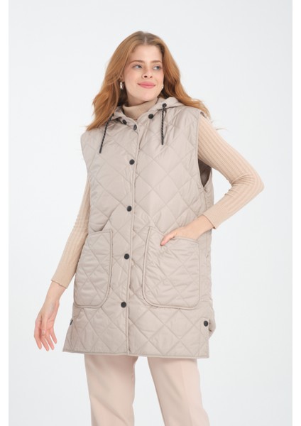 Kadın Çıkarılabilir Kapüşonlu Oversize Kapitone Kumaşlı Yırtmaçlı Yelek