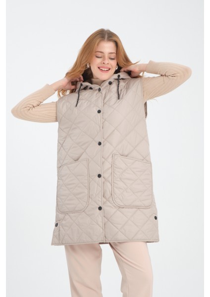 Kadın Çıkarılabilir Kapüşonlu Oversize Kapitone Kumaşlı Yırtmaçlı Yelek