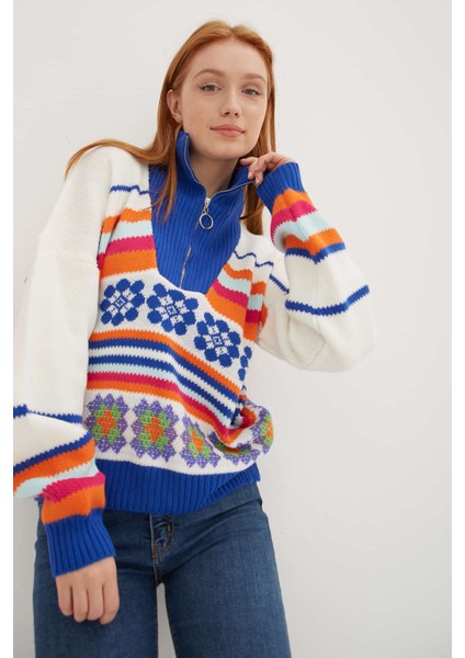 Regular Fit Kamyoner Yaka Desenli Örme Kazak Bayan Kazak 24K0840K1 modelleri