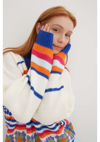 Regular Fit Kamyoner Yaka Desenli Örme Kazak Bayan Kazak 24K0840K1 fırsatları