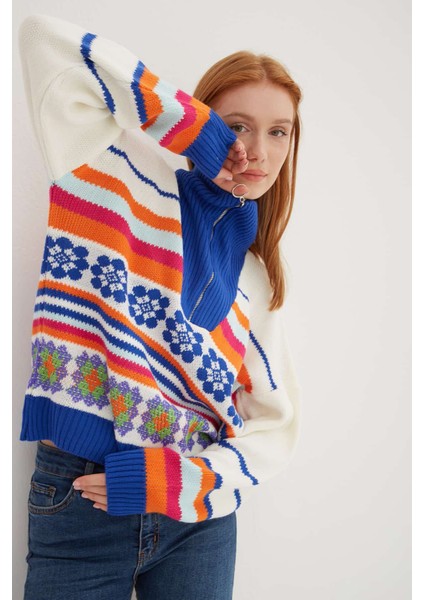 Regular Fit Kamyoner Yaka Desenli Örme Kazak Bayan Kazak 24K0840K1 indirimleri