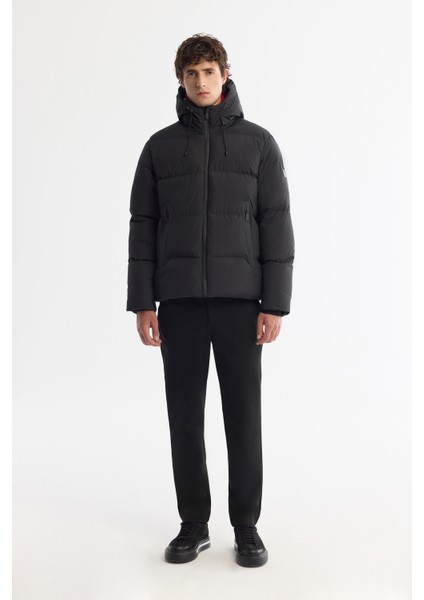 Erkek Siyah Kapüşonlu Su İtici Rüzgar Geçirmez -5 Dereceye Dayanıklı Şişme Comfort Fit Mont B006046