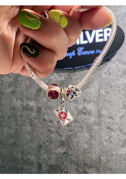 Kalp ve Ok Detaylı Kalp Charm