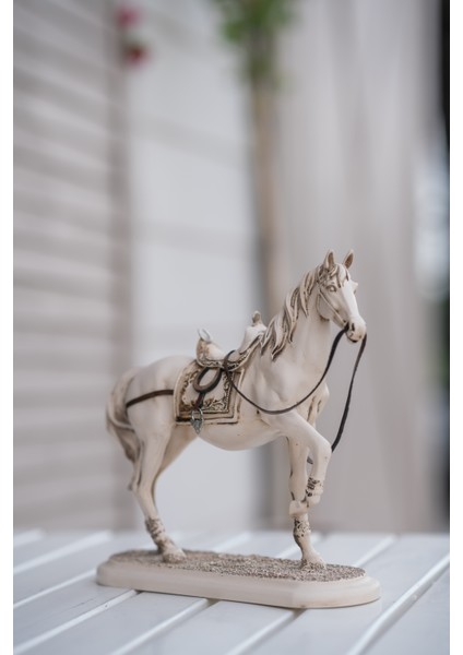 Dekoratif Dev At Figürü Semerli Biblo Ayak Havada fiyatları