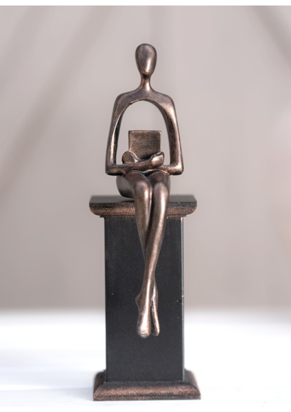 Kitap Tutan Kadın Figürü Biblo Sütun