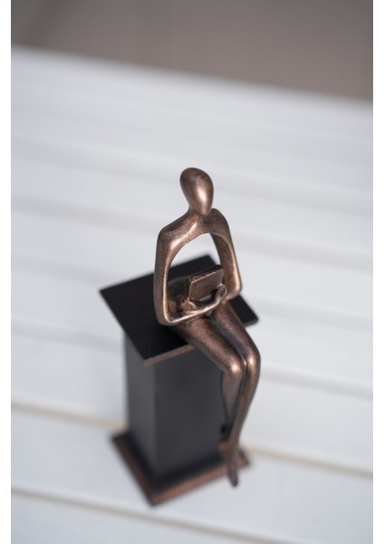 Kitap Tutan Kadın Figürü Biblo Sütun fiyatları