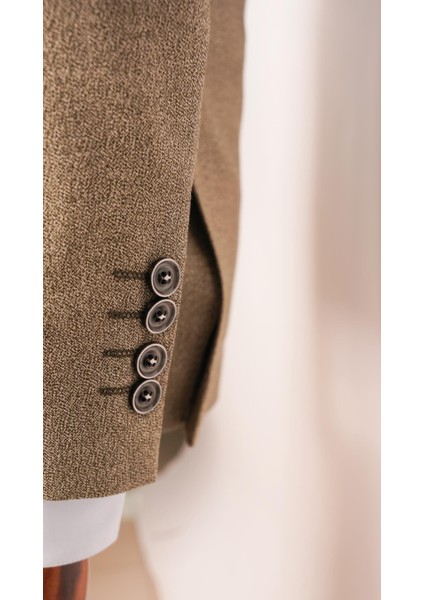 Erkek Slim Fit Kırçıllı Kumaş Yelekli Takım Elbise