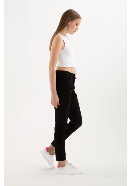 Streç Pamuklu Mom Fit Yüksek Bel Dar Paça Kot Pantolon Bayan Kot Pantolon 24K0534K1 fiyatları