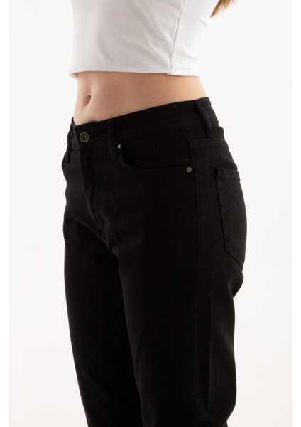 Streç Pamuklu Mom Fit Yüksek Bel Dar Paça Kot Pantolon Bayan Kot Pantolon 24K0534K1 modelleri