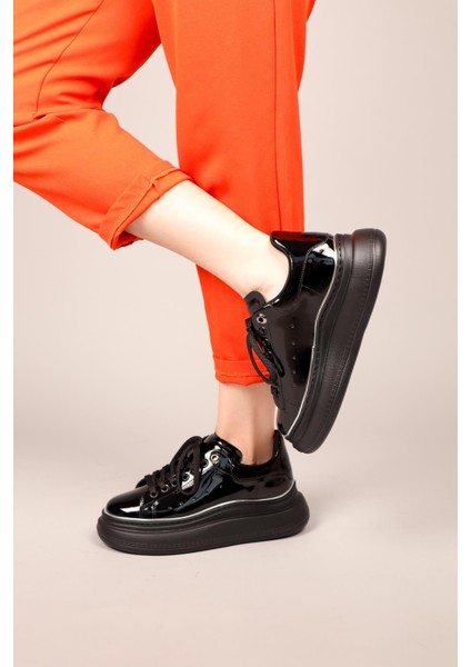 Alva Bağcıklı Rugan Sneakers Siyah