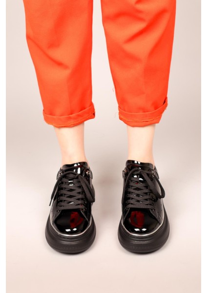 Alva Bağcıklı Rugan Sneakers Siyah